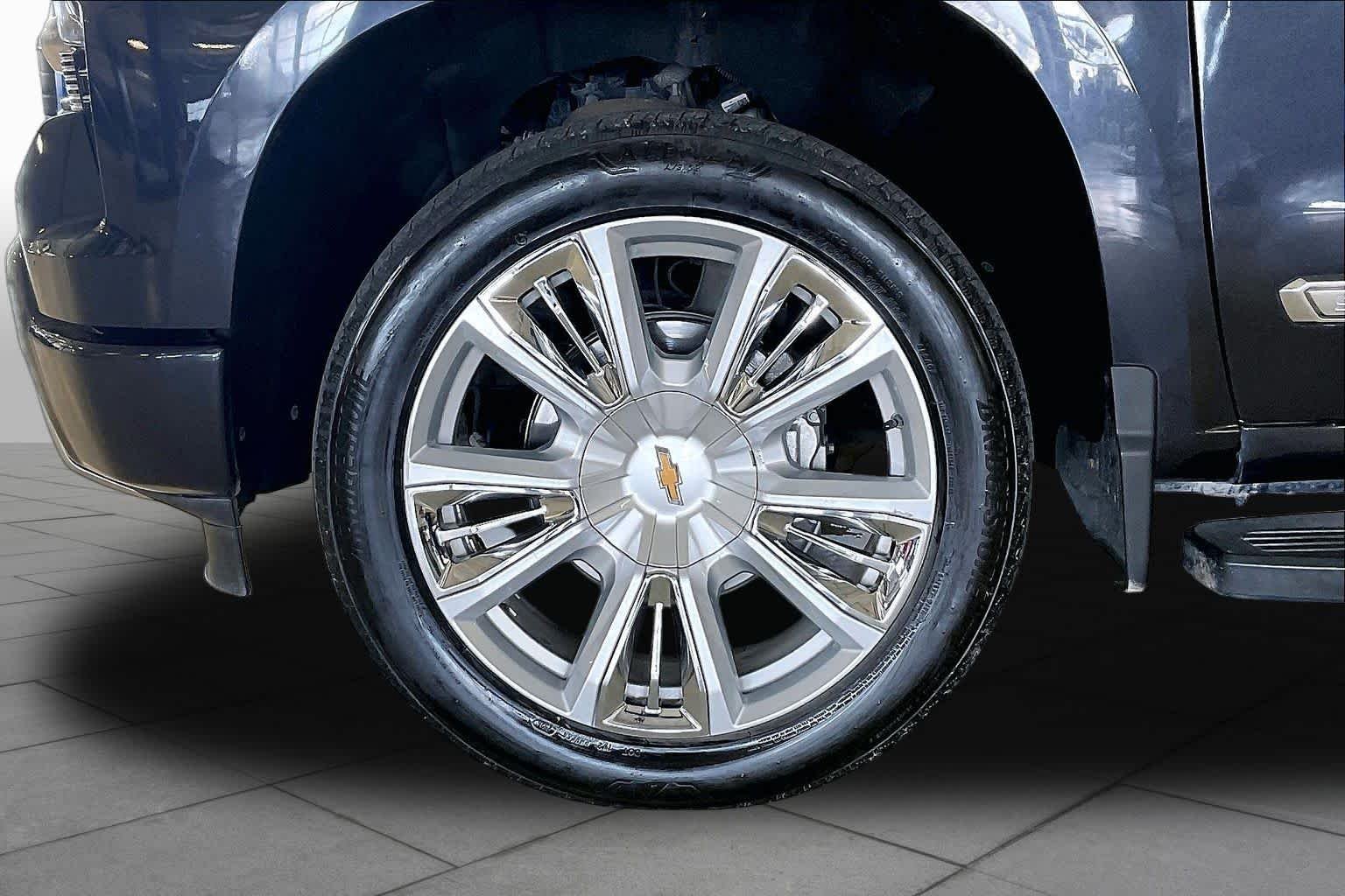 Used 2024 Dark Ash Metallic Chevrolet High Country image 10