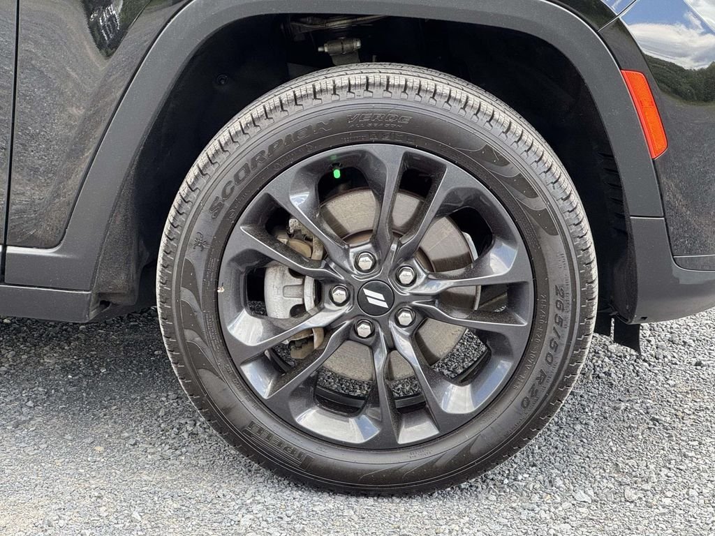 Used 2021 Black Jeep Laredo image 11
