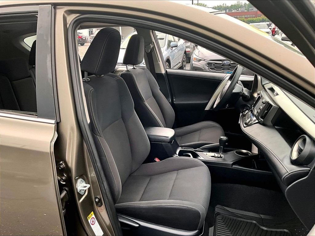 Used 2015 Brown Toyota XLE image 11