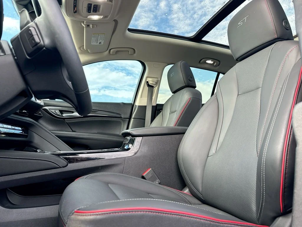Used 2023 Black Buick Essence image 9
