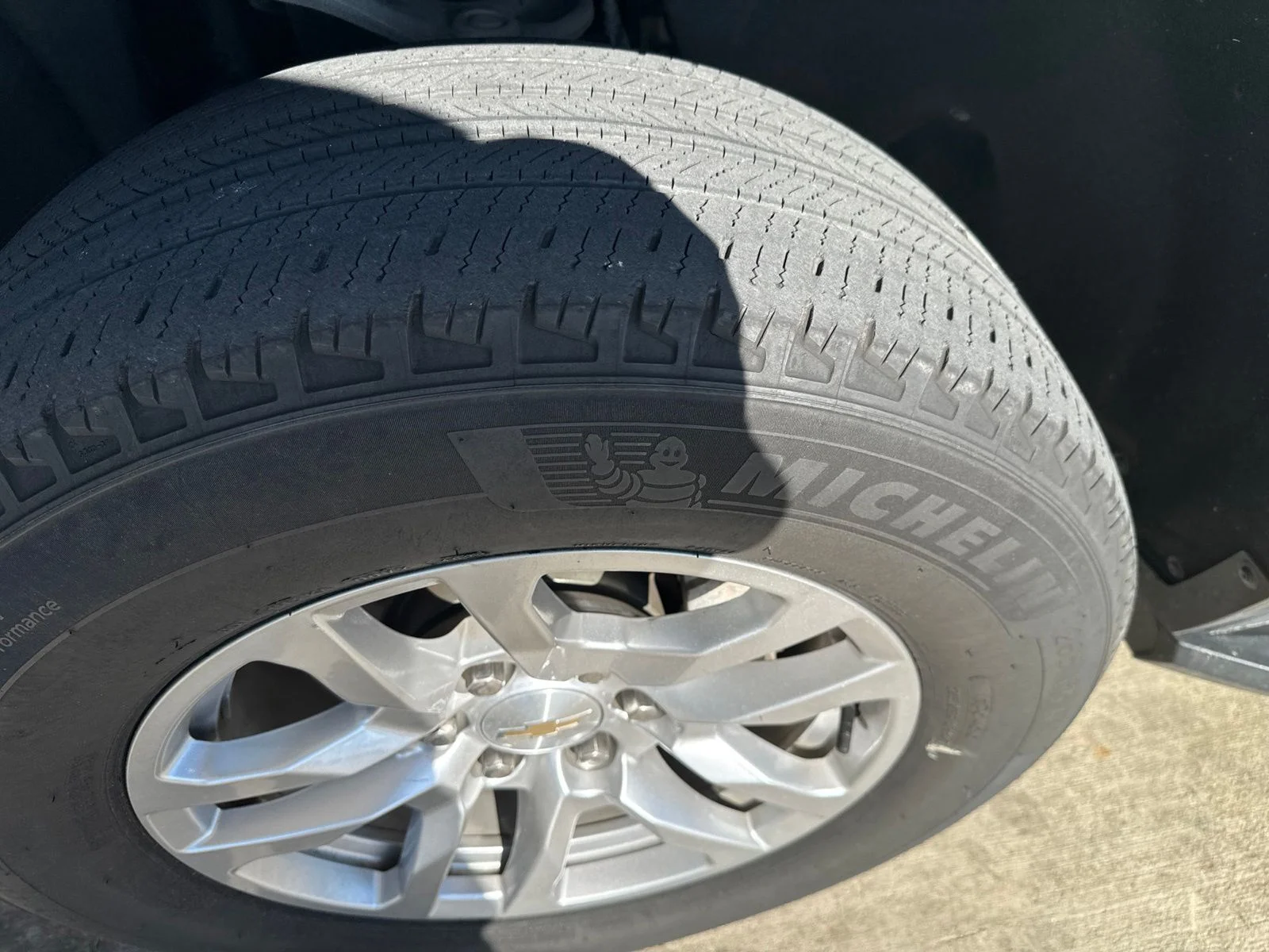 Used 2023 Green Chevrolet LT image 3