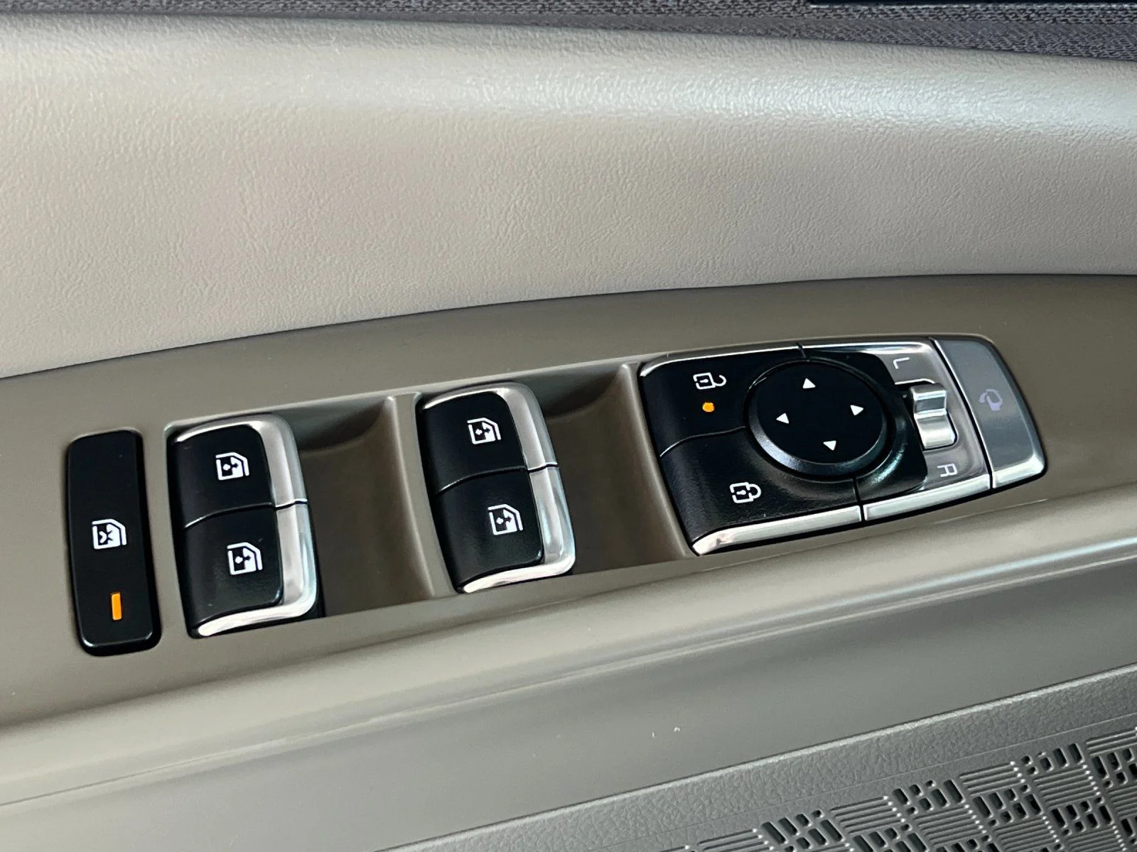 2026 Kia Carnival EX - Photo 11