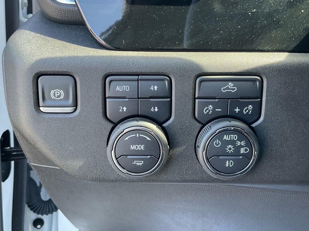 Used 2025 Summit White Chevrolet RST image 11