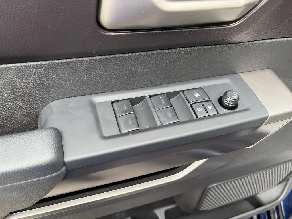 Used 2025  Toyota SR5 image 13