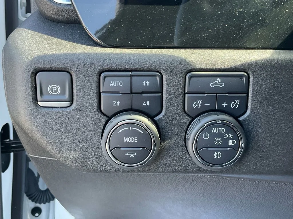 Used 2025 Summit White Chevrolet RST image 11