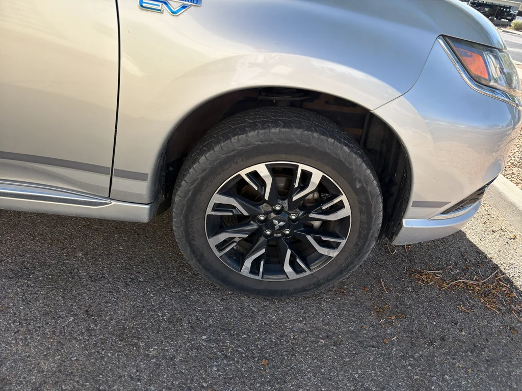 Used 2018 Alloy Silver Metallic Mitsubishi GT image 4