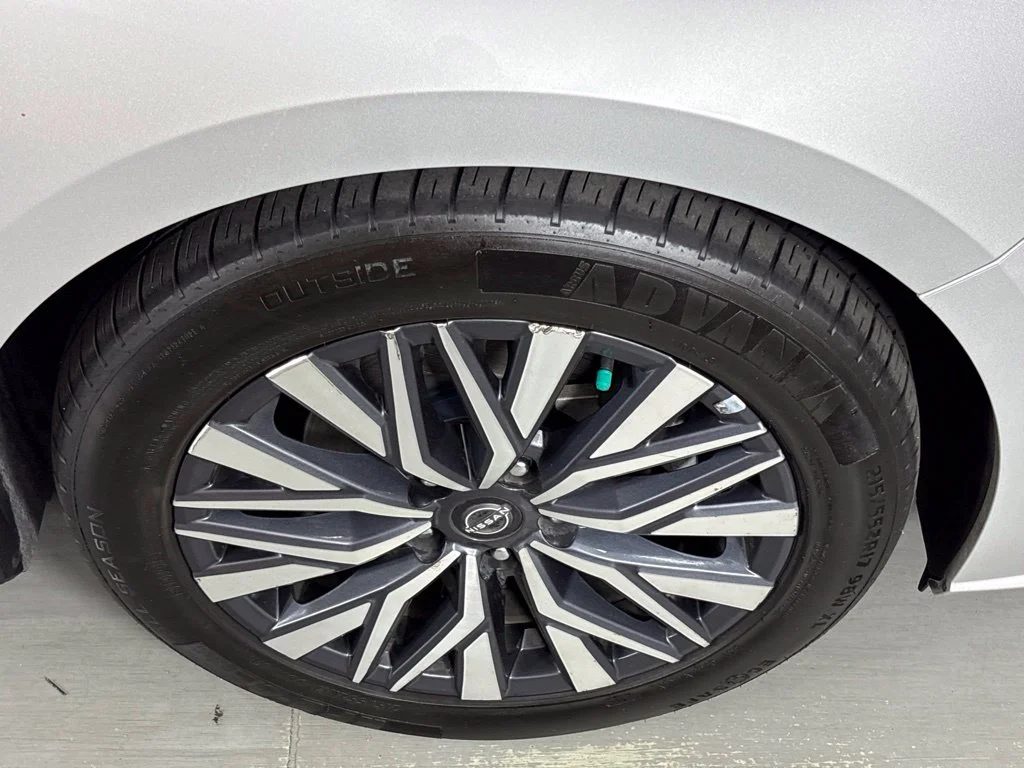 Used 2024 Silver Nissan 2.5 SV image 11