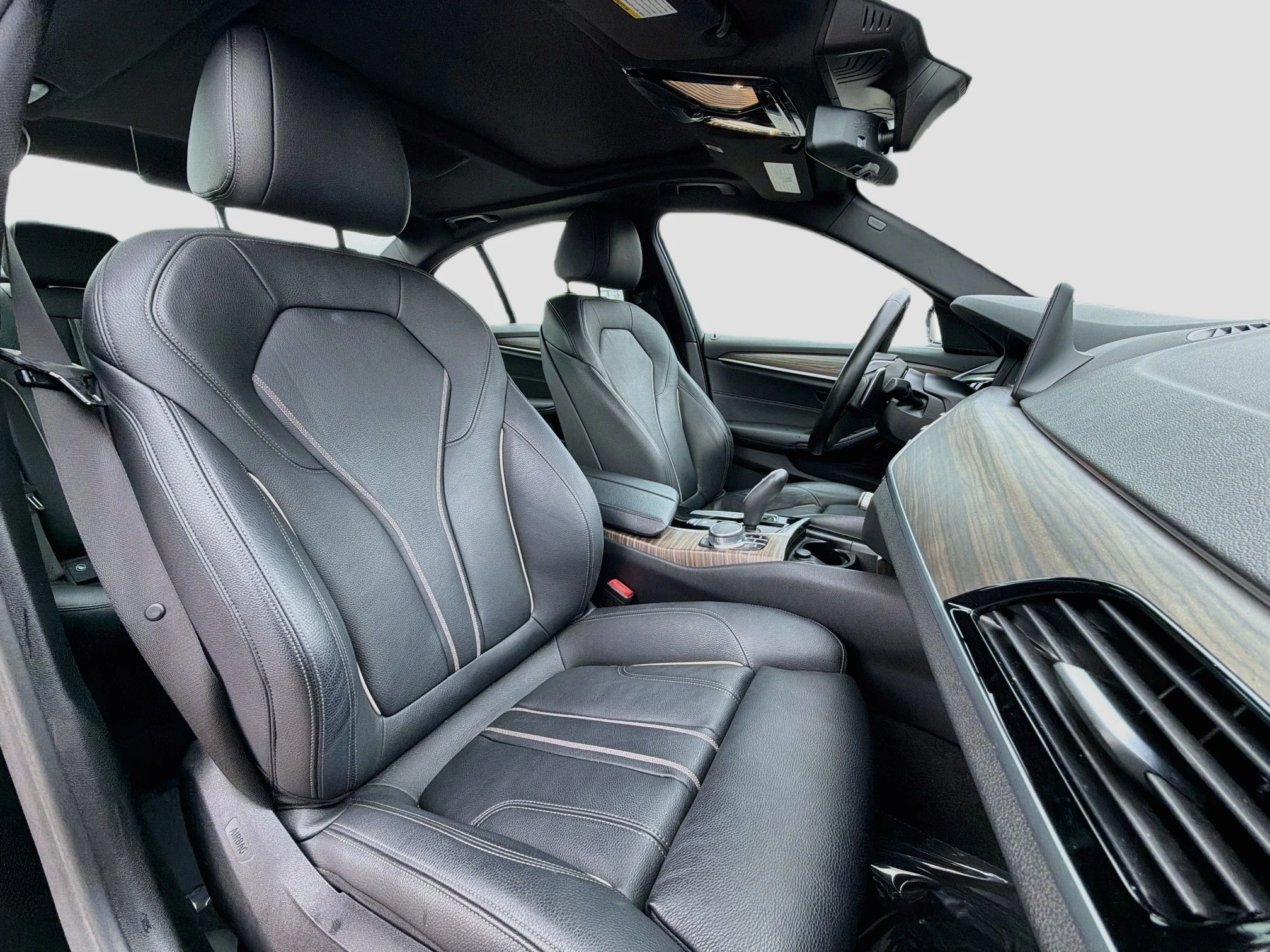 Used 2020 Black Sapphire Metallic BMW 530i image 16