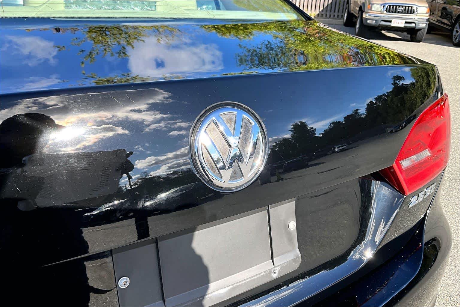 Used 2013 Black Volkswagen SE w/Convenience image 9