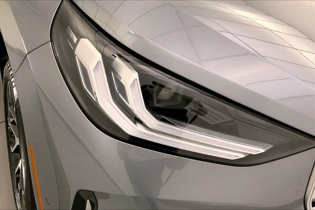 Used 2025 Skyscraper Grey Metallic BMW  image 26