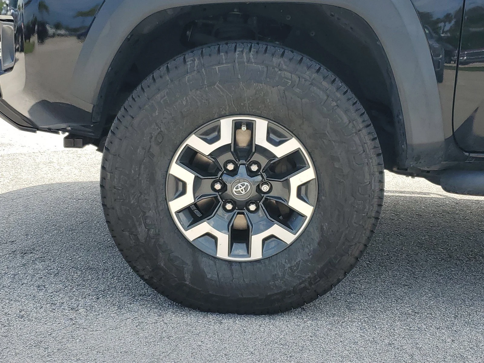 Used 2016  Toyota  image 6