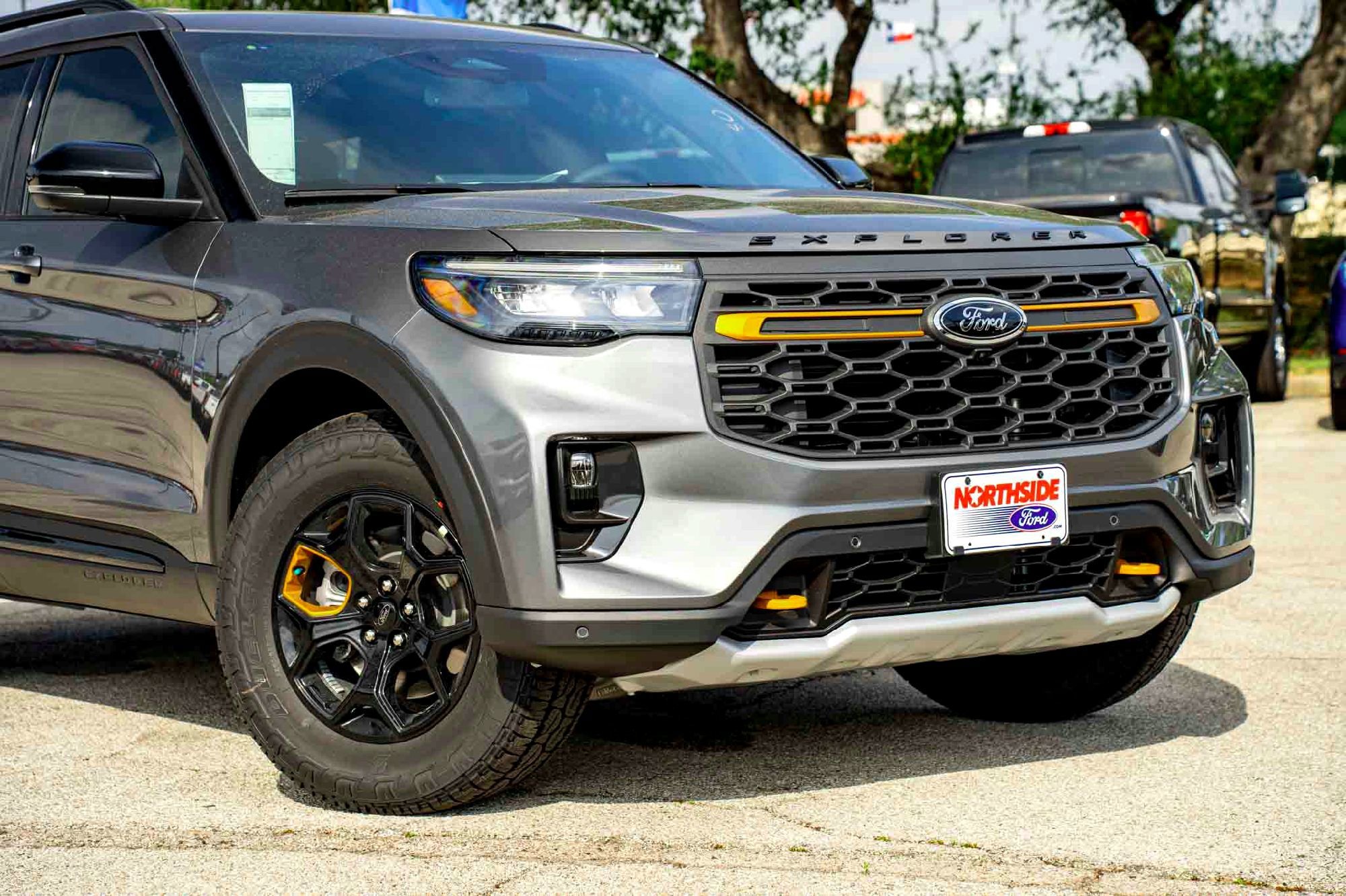 New 2026 Carbonized Gray Metallic Ford Tremor image 3