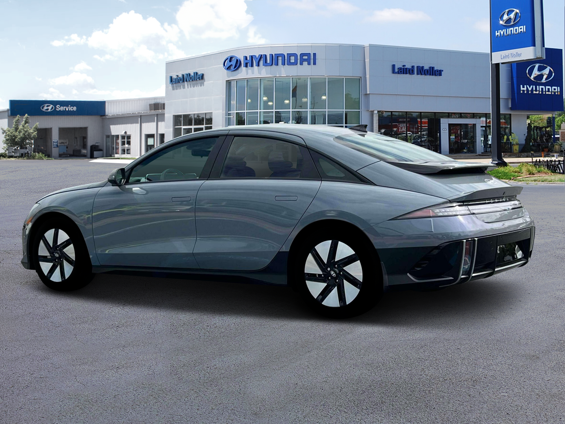 View vehicle photo 4