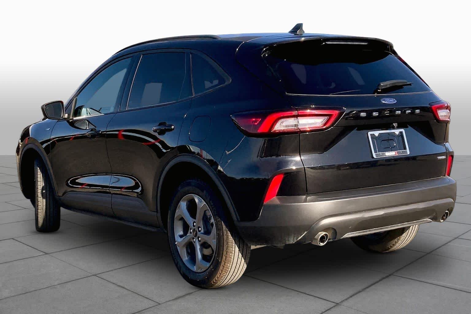 Used 2025 Agate Black Metallic Ford ST-Line image 12