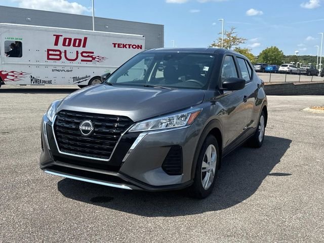Used 2023 Gray Nissan S image 8