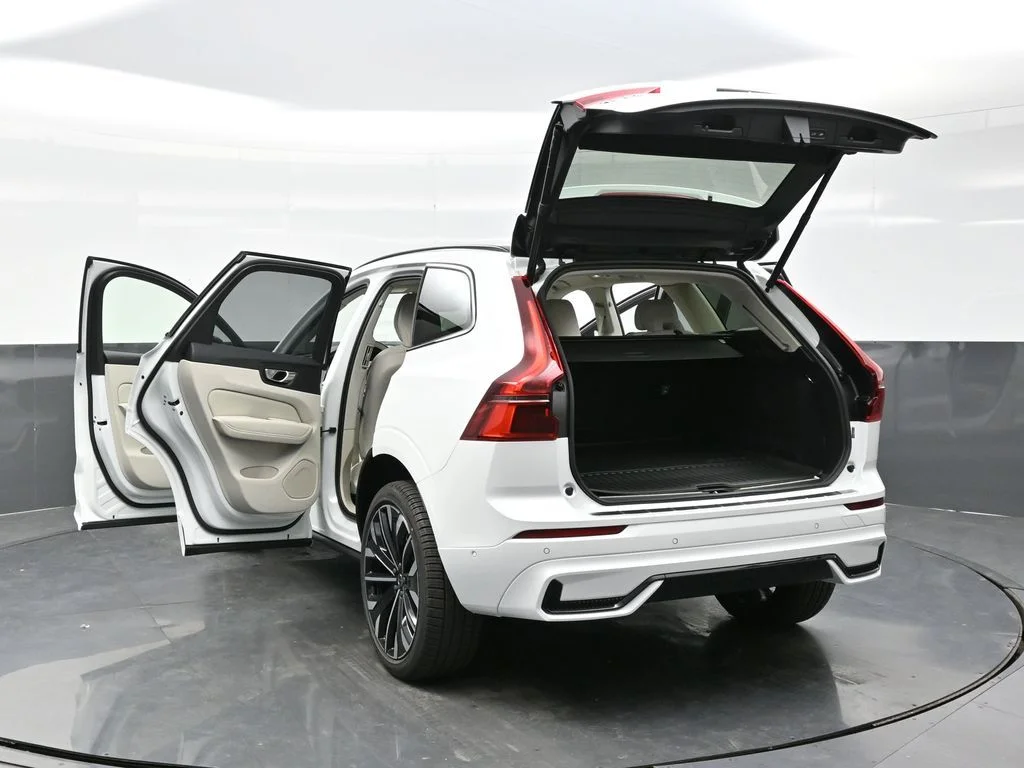New 2026 White Volvo T8 Ultra image 57