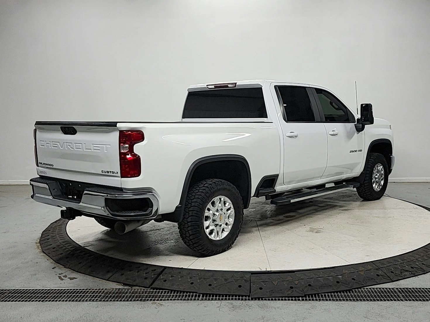 Used 2024 White Chevrolet LT image 7