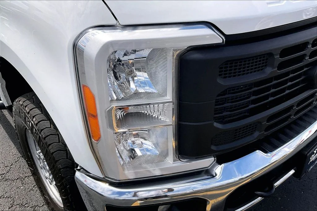 Used 2023 White Ford XL image 28