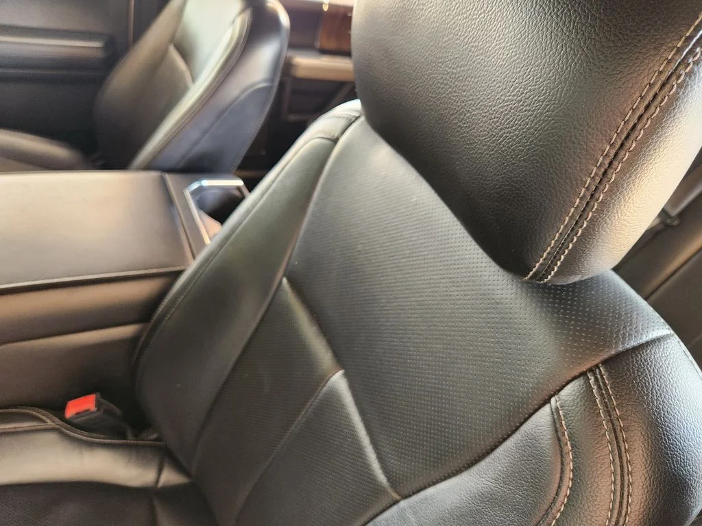 Used 2018 White Platinum Metallic Tri-Coat Ford LARIAT image 26