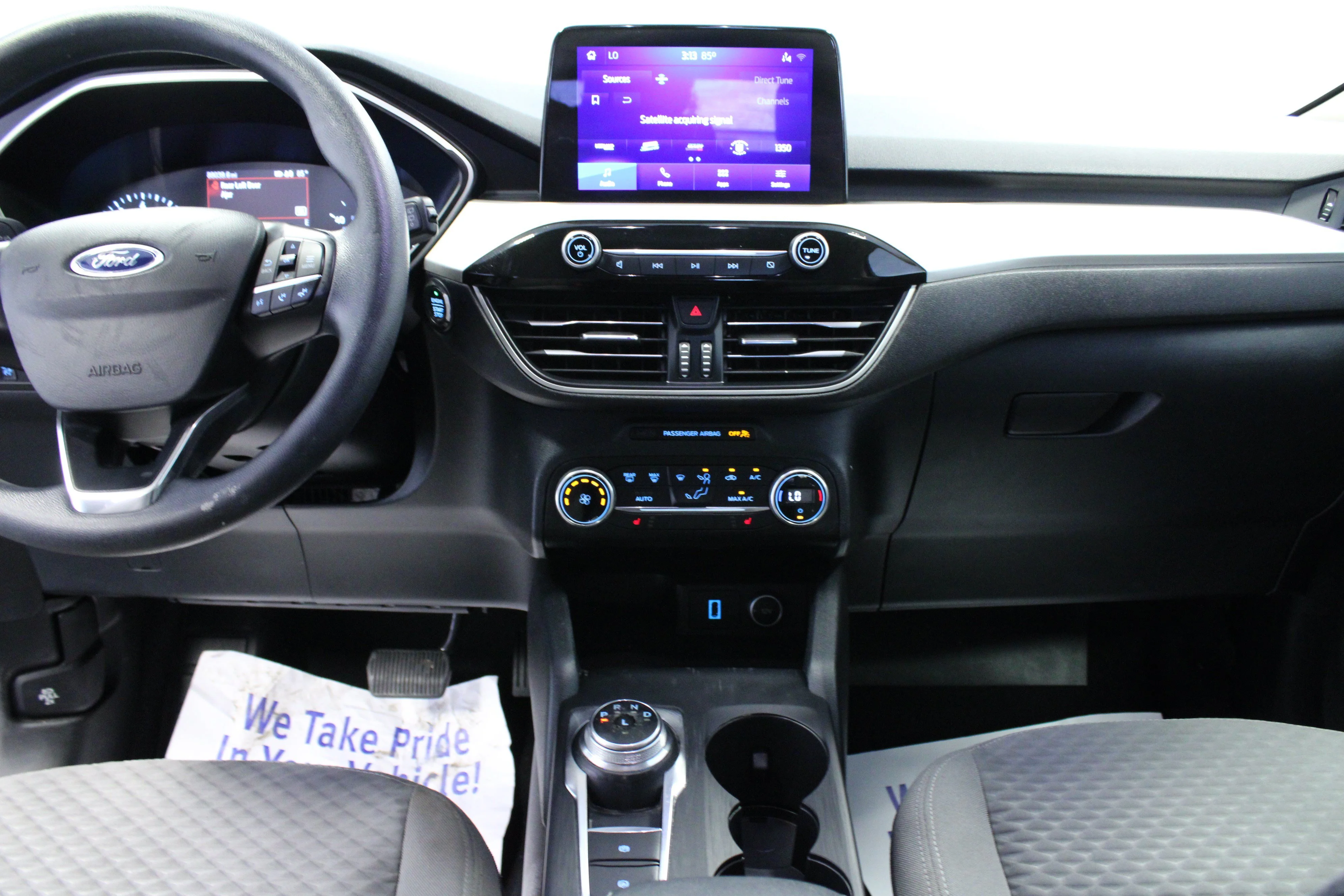 Used 2020 Black Metallic Ford SE image 18