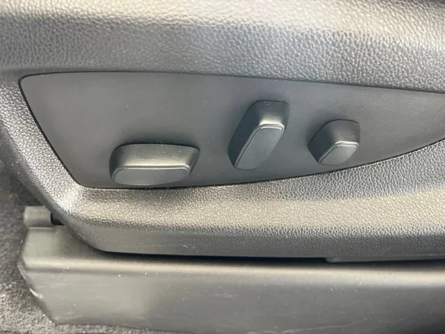 Used 2018 Silver Ice Metallic Chevrolet LT image 33