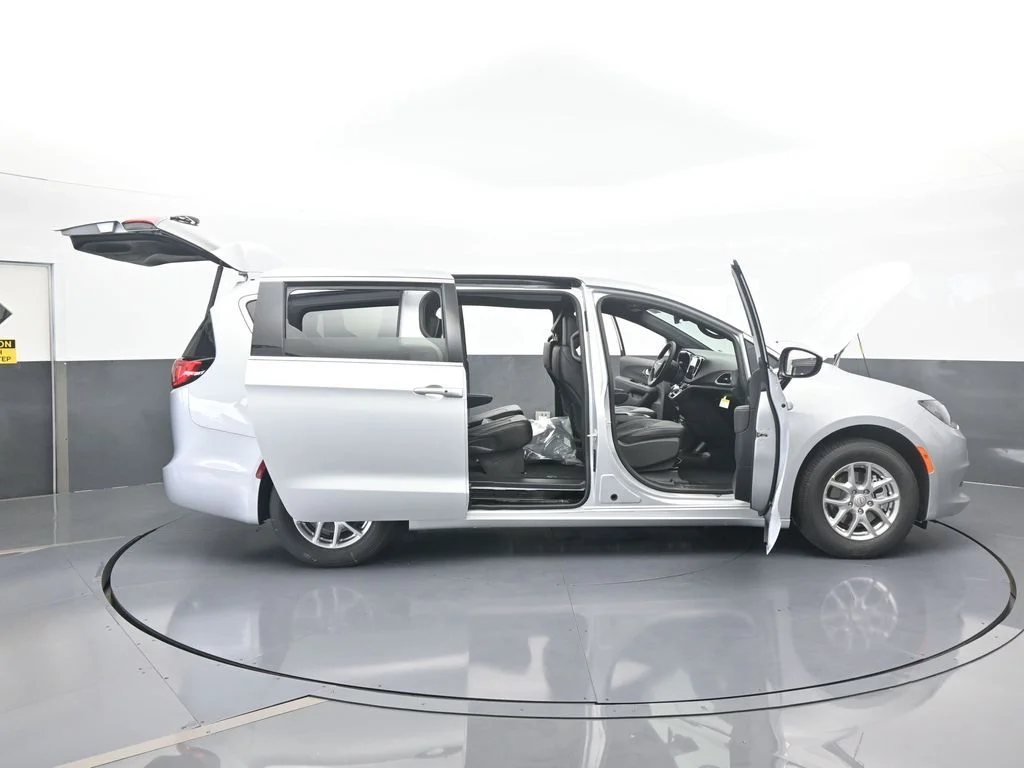 2026 Chrysler Voyager LX - Photo 69