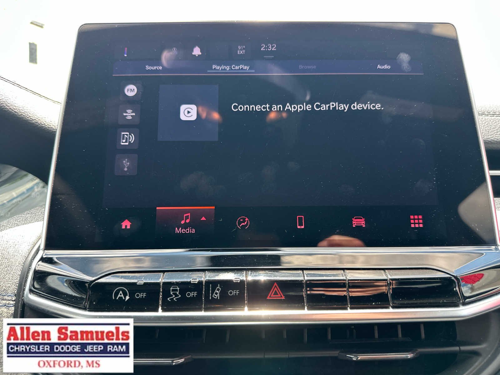 Used 2024 Sting-Gray Clearcoat Jeep Latitude image 24