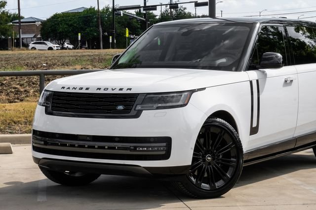 Certified Used 2024 White Land Rover SE image 5