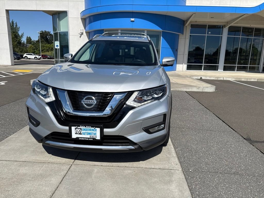 Used 2017 Brilliant Silver Nissan SL image 13