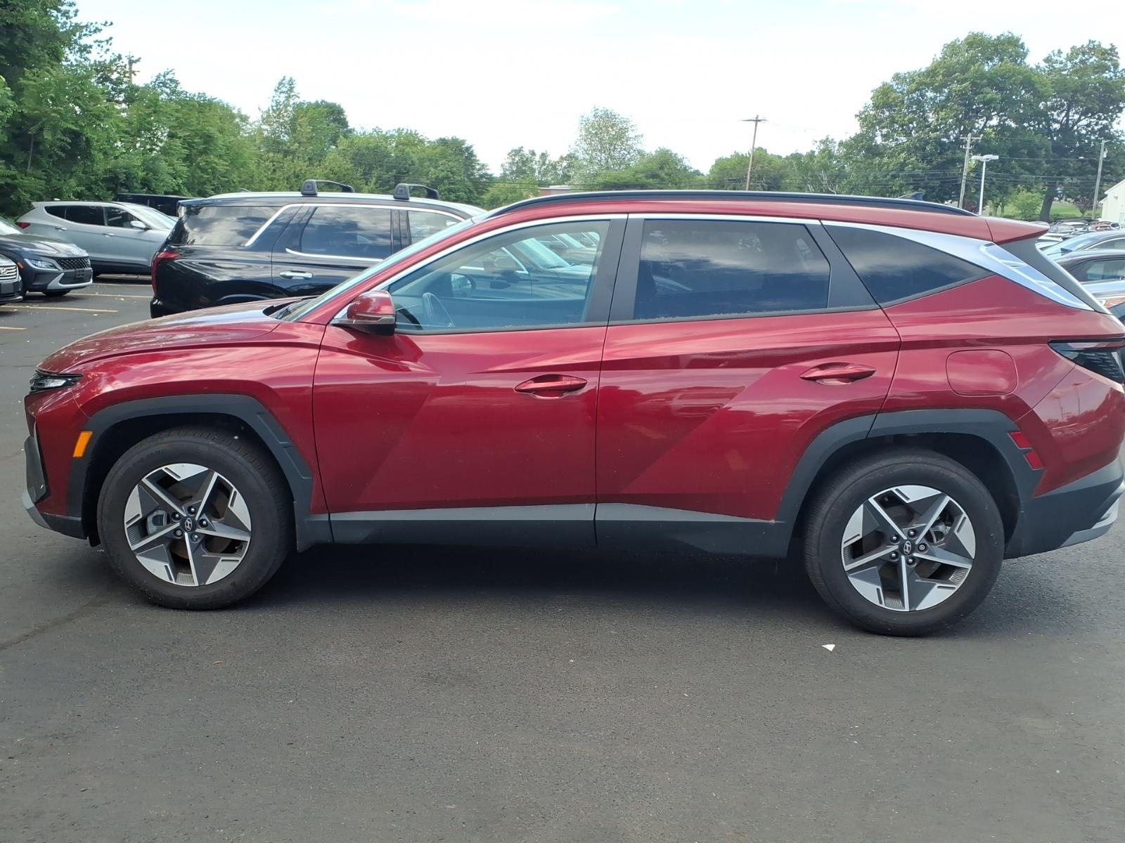 Used 2025 Ultimate Red Pearl Hyundai SEL Convenience image 9