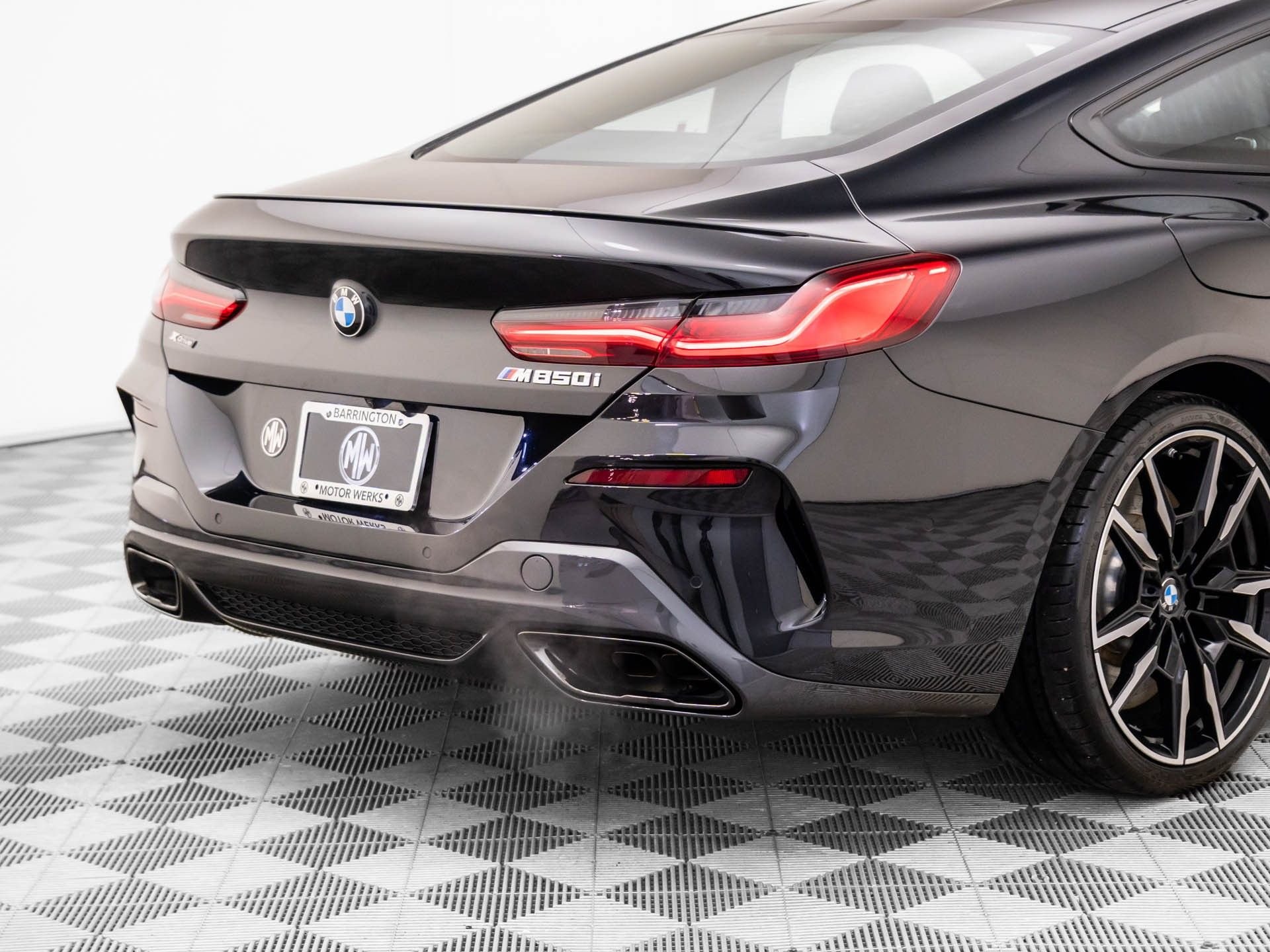 2025 BMW 8 Series M850i - Photo 39