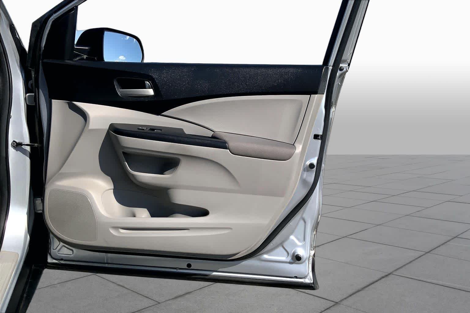Used 2014 Alabaster Silver Metallic Honda LX image 22