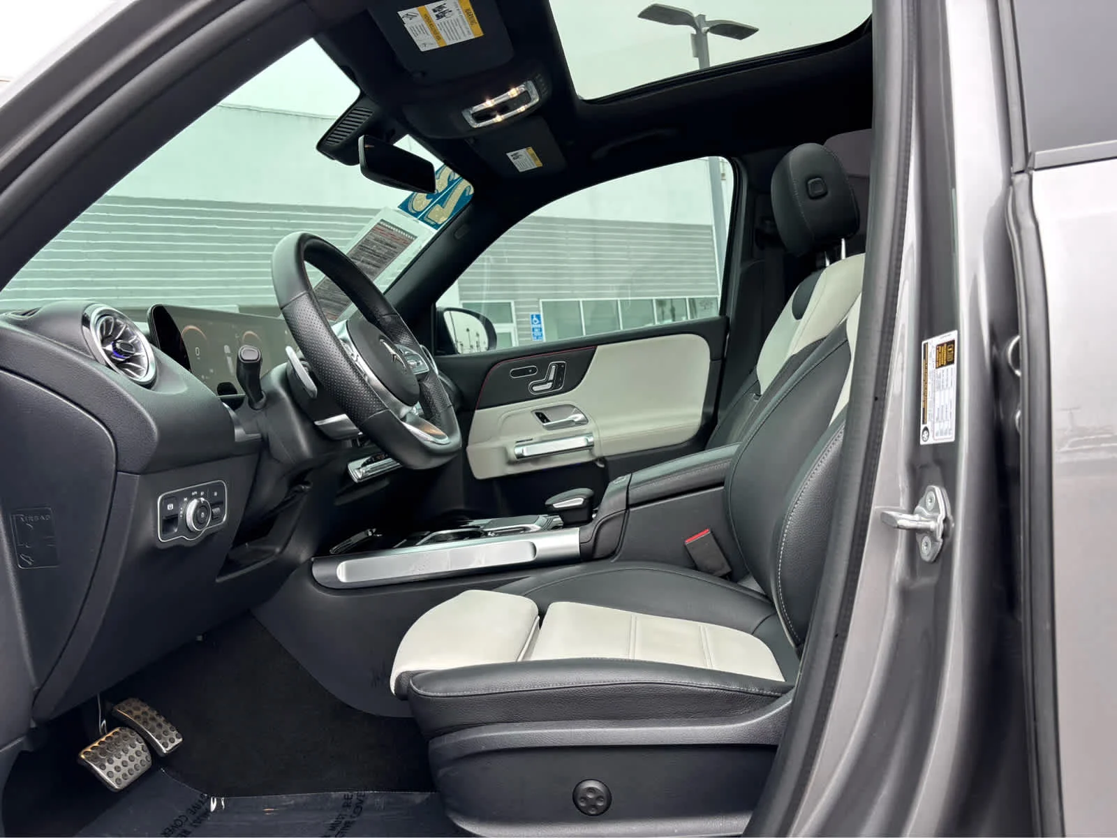 Used 2023 Mountain Grey Metallic Mercedes-Benz GLB 250 image 12