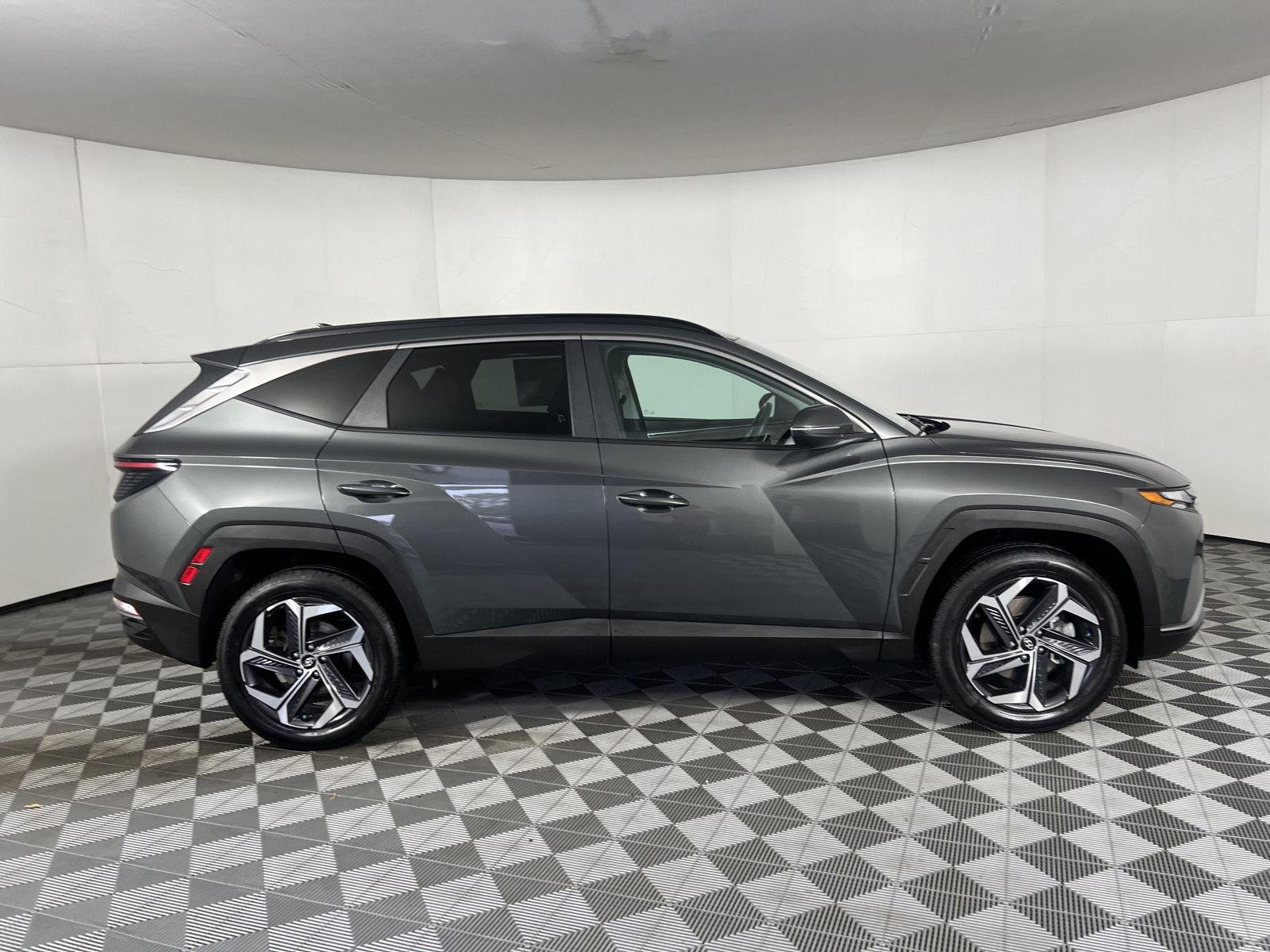 Used 2024 Amazon Gray Hyundai SEL Convenience image 23