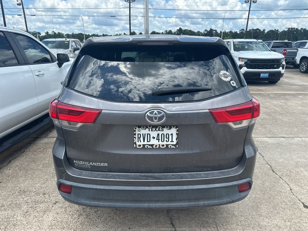 Used 2017 Gray Toyota LE image 11