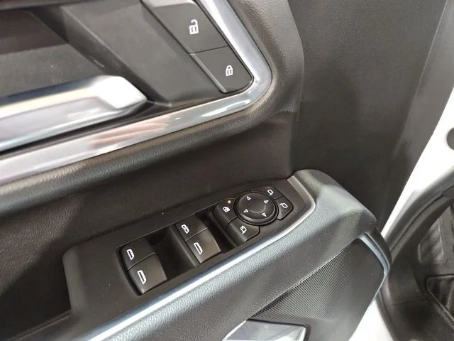 Used 2025 Summit White Chevrolet LT image 25
