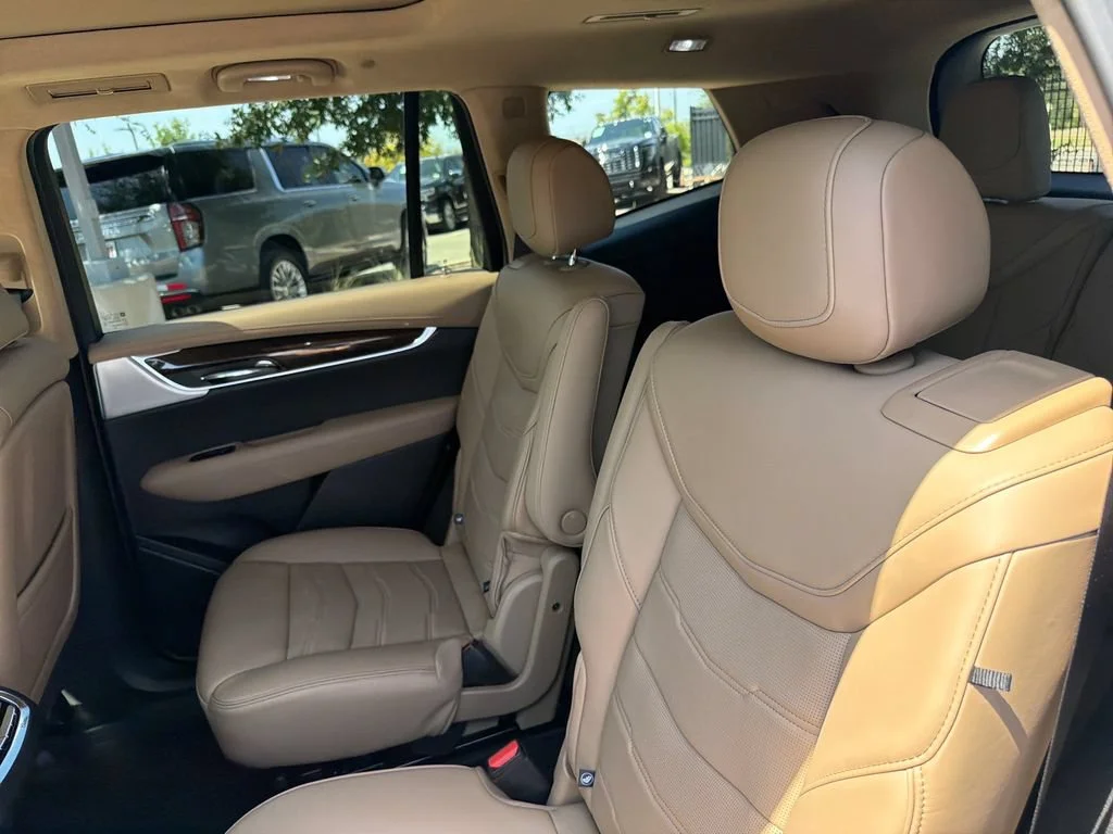 Used 2020 CRYSTAL WHITE TRICOAT Cadillac AWD Premium Luxury image 34