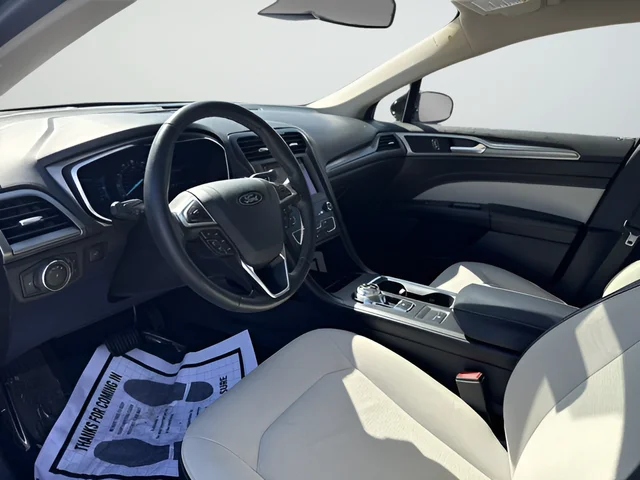 Used 2019 Black Ford SE image 19
