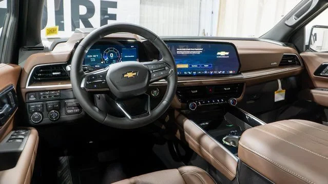 New 2026 Polar White Tricoat Chevrolet High Country image 14