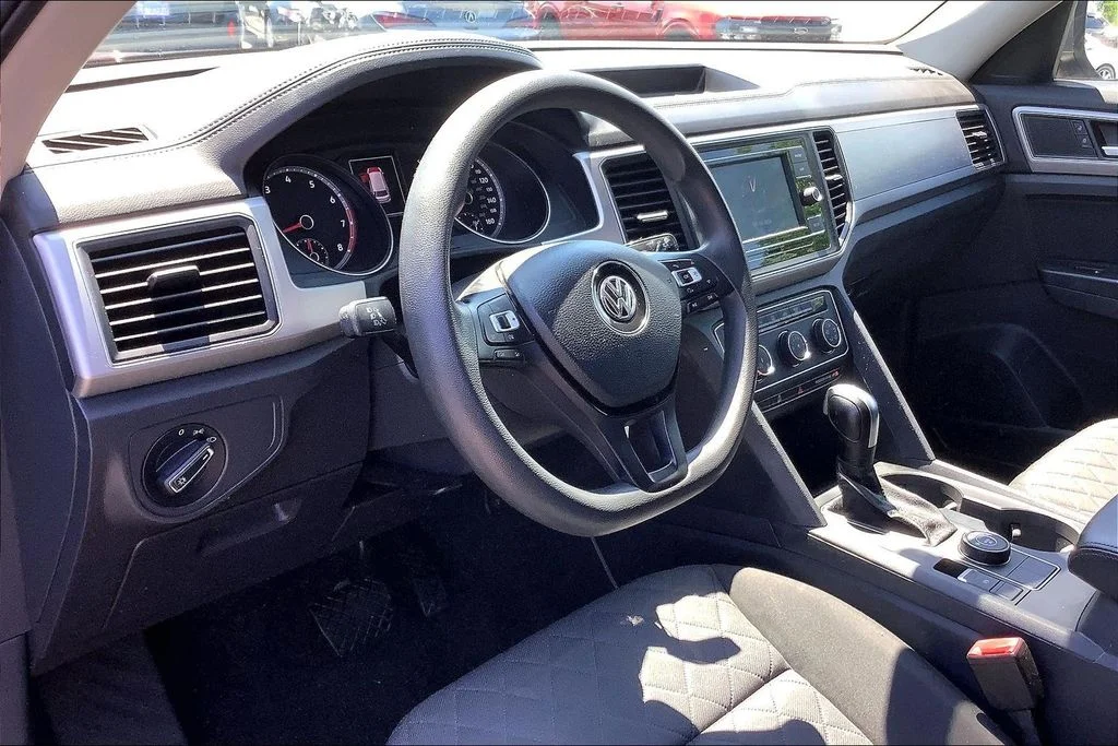 Used 2018 Gray Volkswagen S image 17