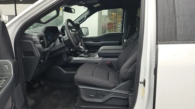 New 2026 Oxford White Ford XLT 4WD image 23
