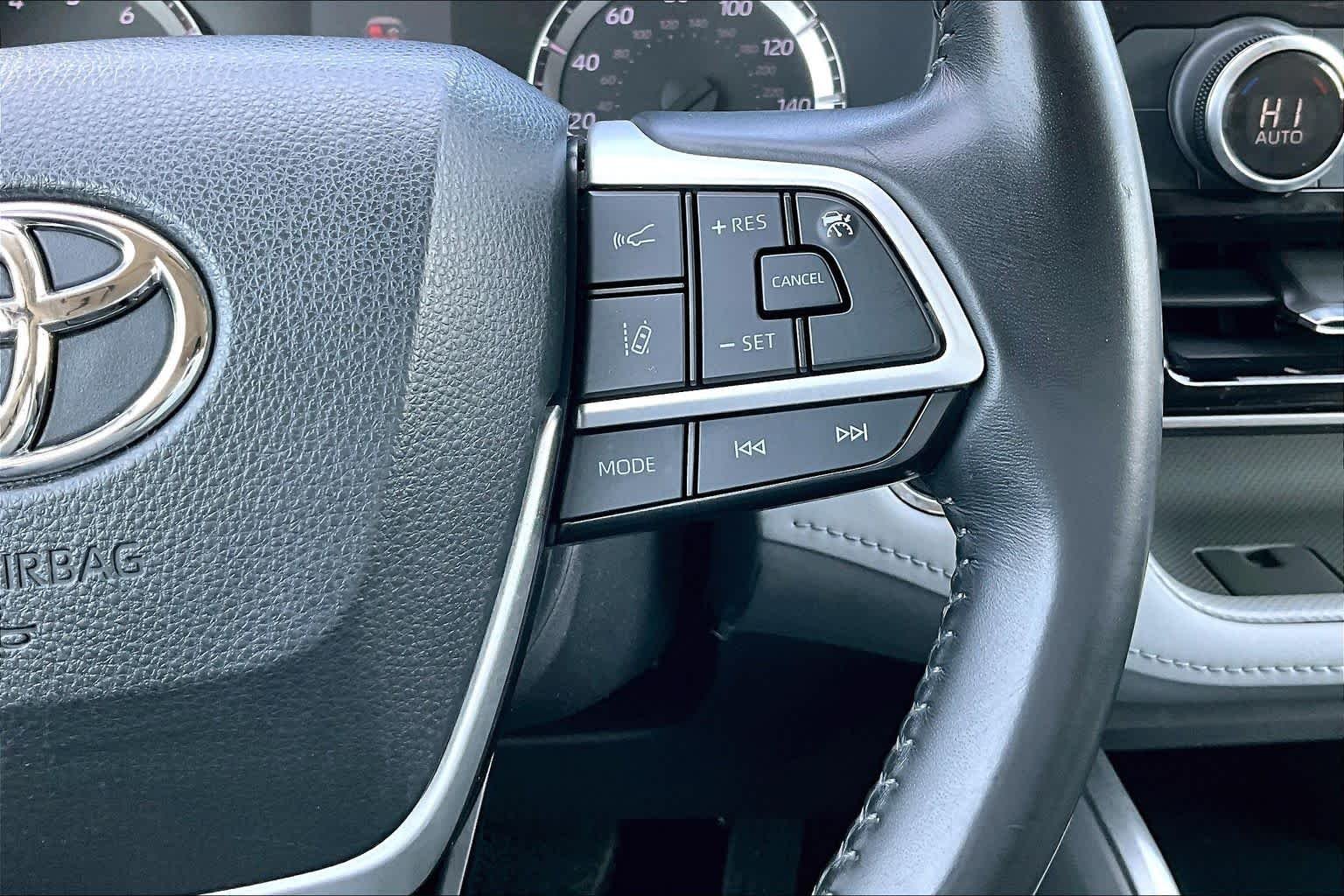Used 2022 Midnight Black Metallic Toyota LE image 22