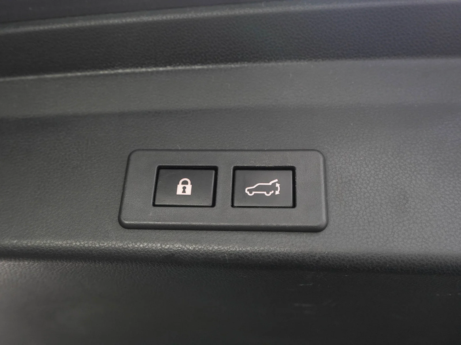 Used 2020 Magnetite Gray Metallic Subaru Limited image 12