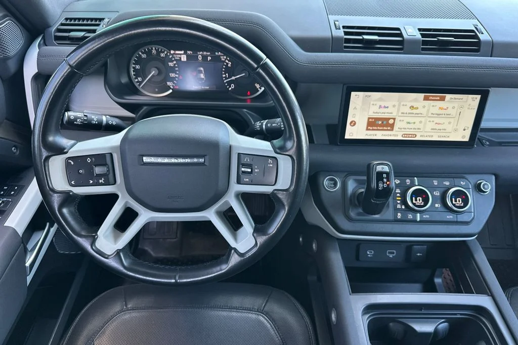 Used 2023 Brown Land Rover X-Dynamic SE image 16
