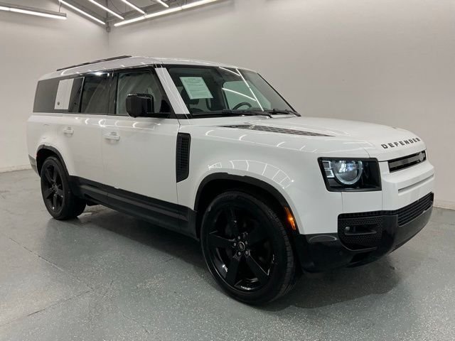 Used 2024 White Land Rover X-Dynamic SE image 8