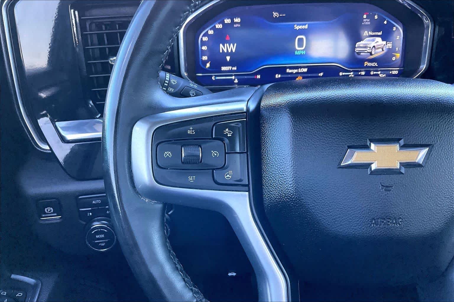 Used 2025 Summit White Chevrolet LT image 23