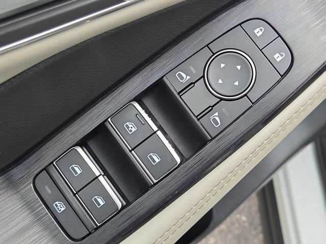 Used 2021 Pearl White Nissan SL image 21
