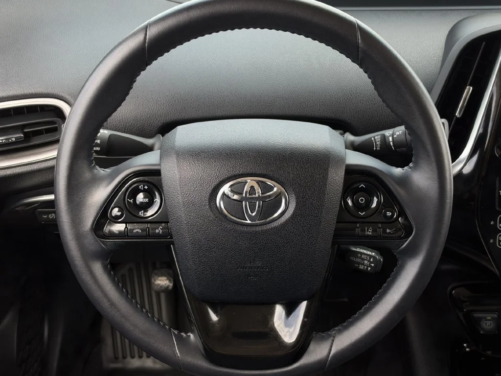 Used 2020 White Toyota XLE image 14