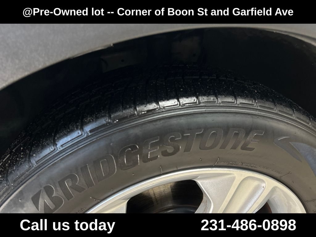 Used 2016 Silver Ford SE image 12