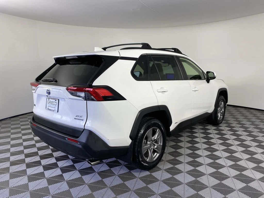 Used 2023 White Toyota XLE image 9